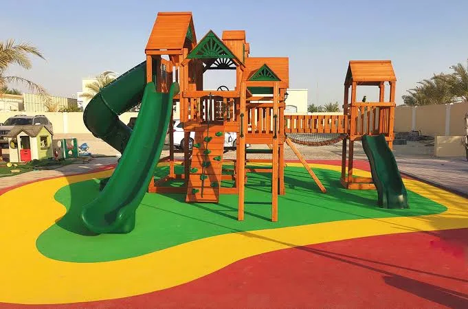 Weather resistant EPDM flooring for outdoor